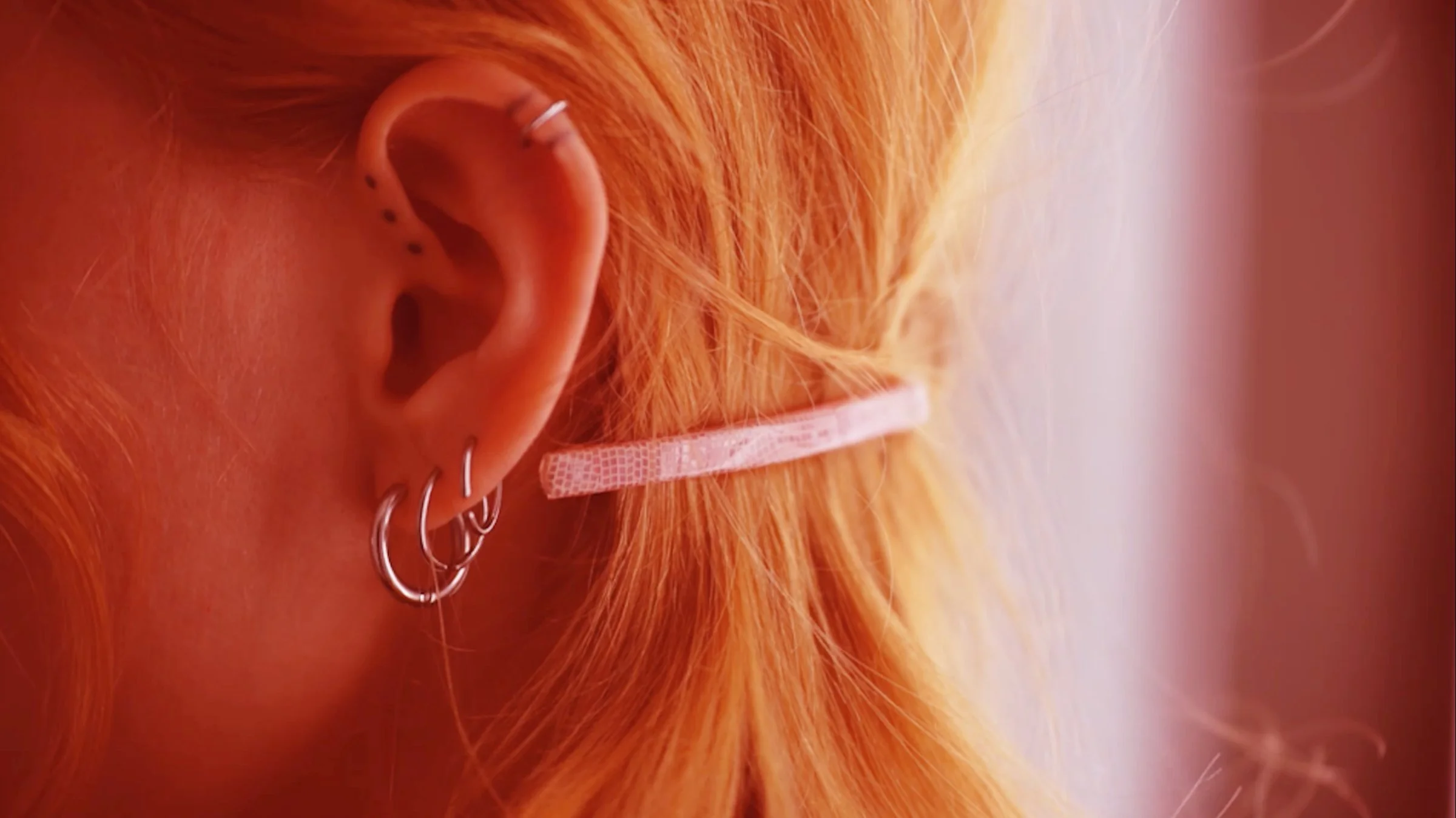 Emil Vorbrugg - Music video cinematography with neon lighting